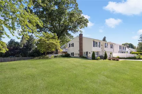 4 Dixie Ave, Warwick, RI 02889 photo 4
