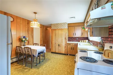 Kitchen - 113 Potomac Rd, Warwick, RI 02888 photo 2 of 4
