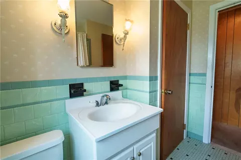 Bath - 113 Potomac Rd, Warwick, RI 02888 photo 2 of 2