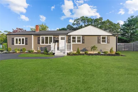 10 Brookside Dr, North Kingstown, RI 02852