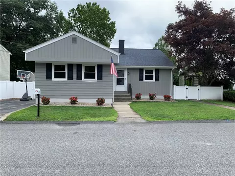 17 Digiulio Dr, North Providence, RI 02911
