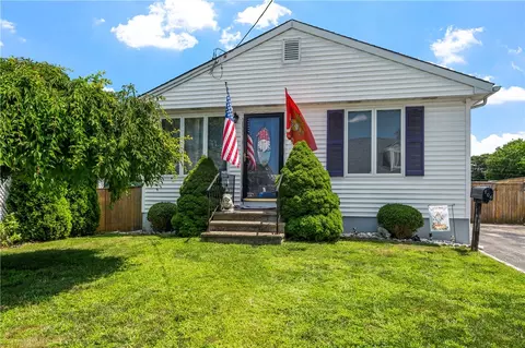 106 Apulia St, East Providence, RI 02914