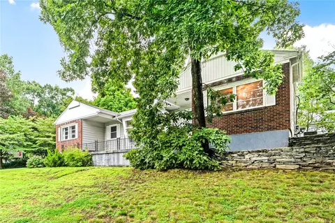 17 Hall St, West Warwick, RI 02893