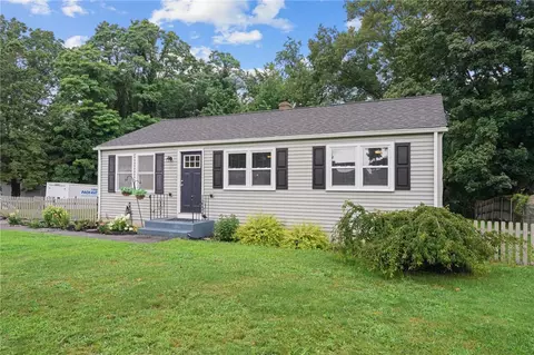 23 Yellowstone Ave, Warwick, RI 02888 photo 3