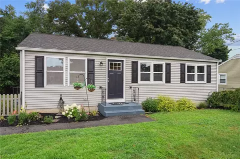 23 Yellowstone Ave, Warwick, RI 02888 photo 4