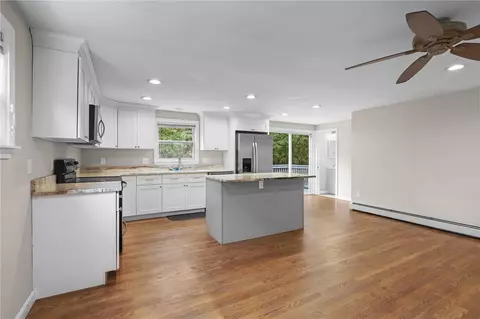 23 Yellowstone Ave, Warwick, RI 02888 photo 12