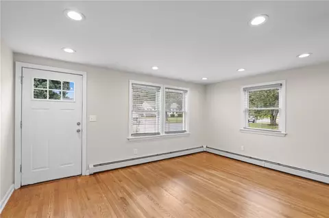 23 Yellowstone Ave, Warwick, RI 02888 photo 6