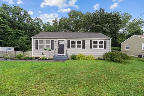 23 Yellowstone Ave, Warwick, RI 02888 photo 2