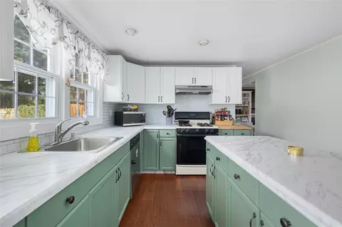 Kitchen - 70 Broadbent St, Warwick, RI 02886 photo 4 of 5
