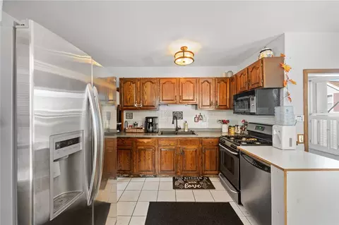 160 Crawford St, Woonsocket, RI 02895 photo 5