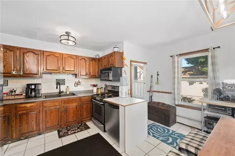 160 Crawford St, Woonsocket, RI 02895 photo 4