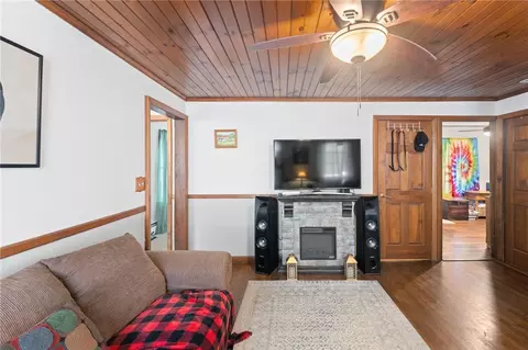 160 Crawford St, Woonsocket, RI 02895 photo 10