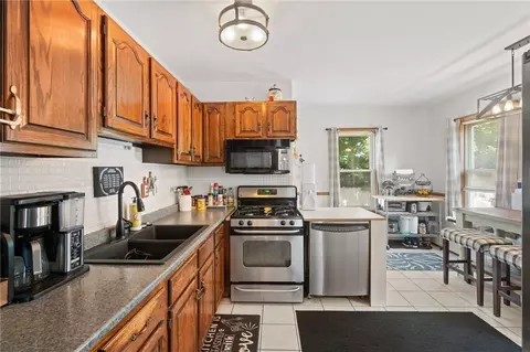 160 Crawford St, Woonsocket, RI 02895 photo 6