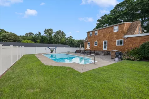 14 Fleet Ave, Warwick, RI 02888