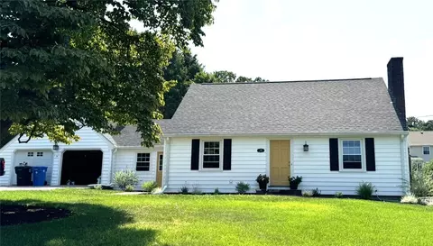 14 White Hill Ln, Cumberland, RI 02864