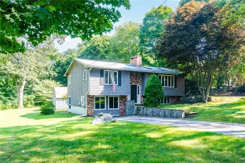 46 Old Mountain Rd, South Kingstown, RI 02879
