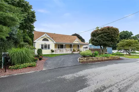 12 Hattie Ave, Smithfield, RI 02828
