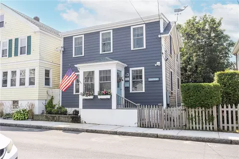 21 Connection St, Newport, RI 02840