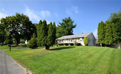 10 Charlotte Dr, Bristol, RI 02809