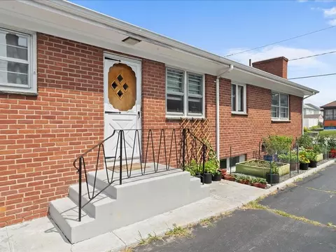 380 Liverpool Ave, Pawtucket, RI 02861