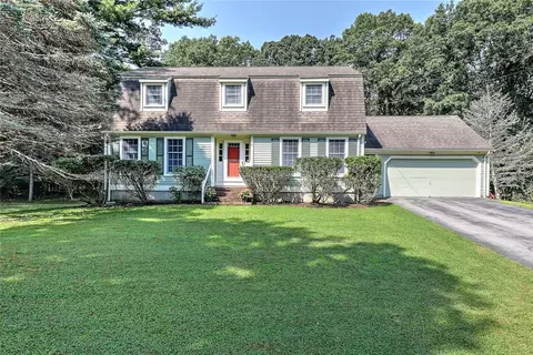 4 Owen Ln, Barrington, RI 02806