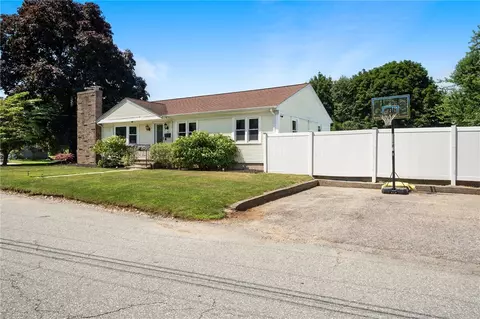50 Laurel Dr, North Providence, RI 02911