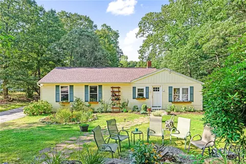 405 Hope Furnace Rd, Scituate, RI 02831