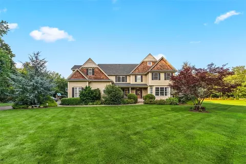 311 Finch Ln, Saunderstown, RI 02874