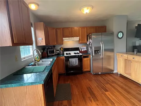 28 Cameron Ct, Warwick, RI 02886 photo 6