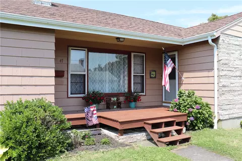 47 Arbor Ter, Tiverton, RI 02878