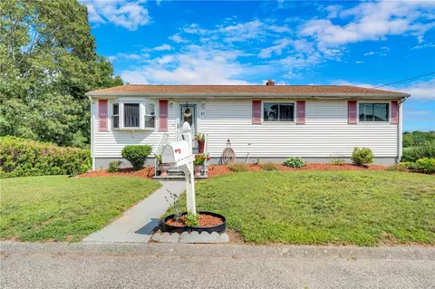 89 Vineyard Ave, Cumberland, RI 02864