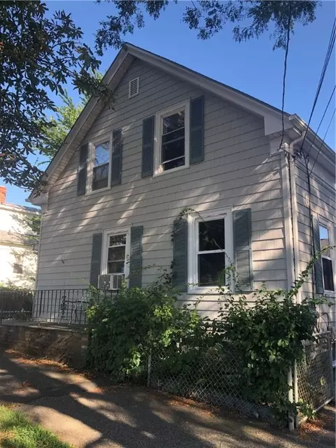 10 Mount Hope Ave, Bristol, RI 02809