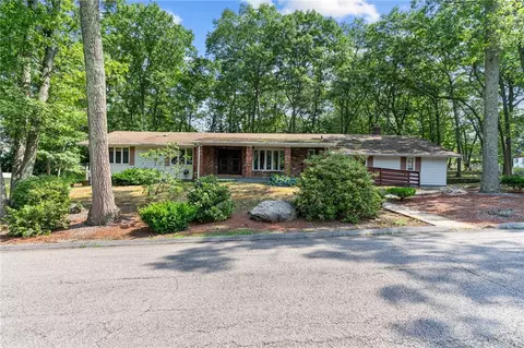 2 Valley Dr, Johnston, RI 02919