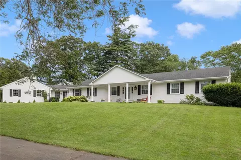 151 Fairfield Dr, North Kingstown, RI 02852