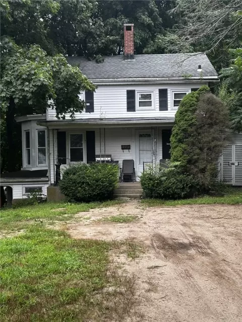 33 Pleasant St, Westerly, RI 02891 photo 2