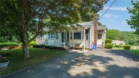 25 Auburn St, West Warwick, RI 02893
