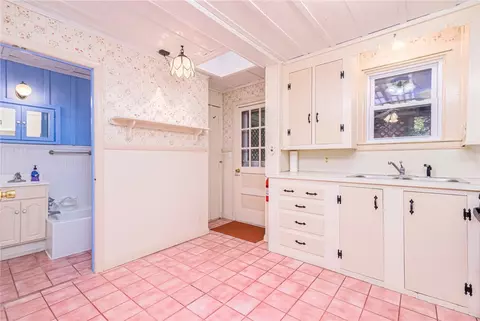 Kitchen - 316 Middlebridge Rd, South Kingstown, RI 02879 photo 2 of 3
