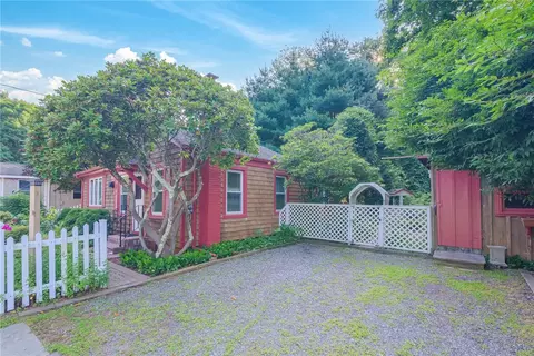 Exterior - 316 Middlebridge Rd, South Kingstown, RI 02879 photo 7 of 16