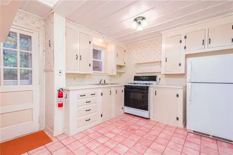 Kitchen - 316 Middlebridge Rd, South Kingstown, RI 02879 photo 3 of 3
