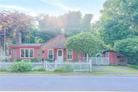 Exterior - 316 Middlebridge Rd, South Kingstown, RI 02879 photo 2 of 16
