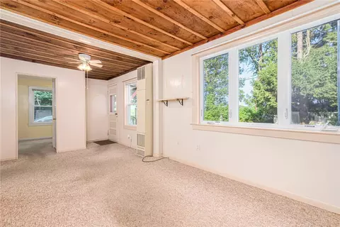 Living - 316 Middlebridge Rd, South Kingstown, RI 02879 photo 2 of 2