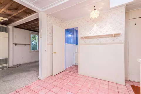 Entry Way - 316 Middlebridge Rd, South Kingstown, RI 02879 photo 2 of 4