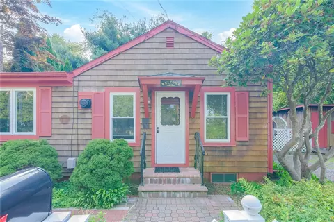 316 Middlebridge Rd, South Kingstown, RI 02879