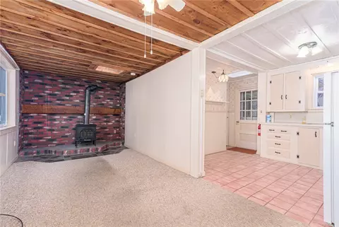 Living - 316 Middlebridge Rd, South Kingstown, RI 02879 photo 1 of 2