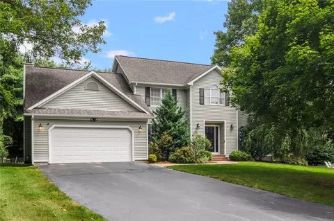 8 Ridgefield Ct, North Kingstown, RI 02852