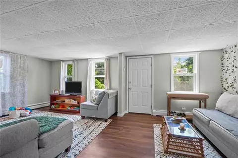 215 Knight St, Warwick, RI 02886 photo 9