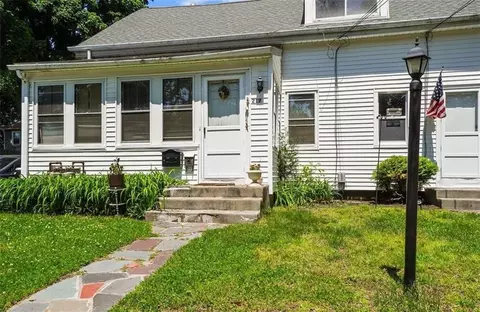215 Knight St, Warwick, RI 02886 photo 3