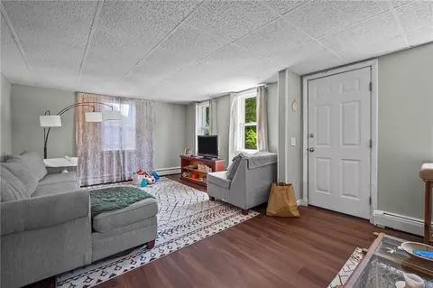215 Knight St, Warwick, RI 02886 photo 4