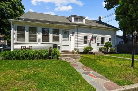 215 Knight St, Warwick, RI 02886 photo 2