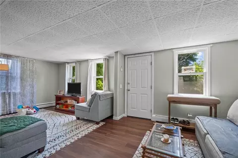 215 Knight St, Warwick, RI 02886 photo 8